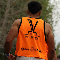Foto de perfil de Geronimo Rios: de espaldas, con una pechera naranja de Club Vicentinos
