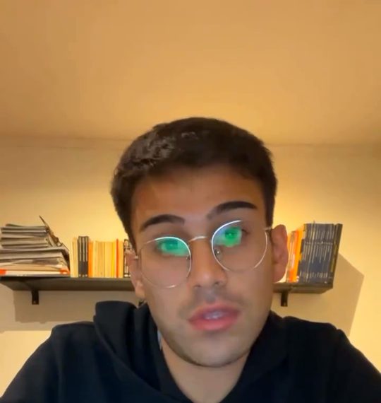 Franco hablando a cámara sobre la creatina