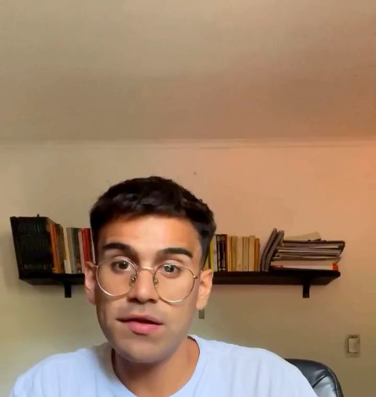 Franco hablando a cámara sobre las dietas detox